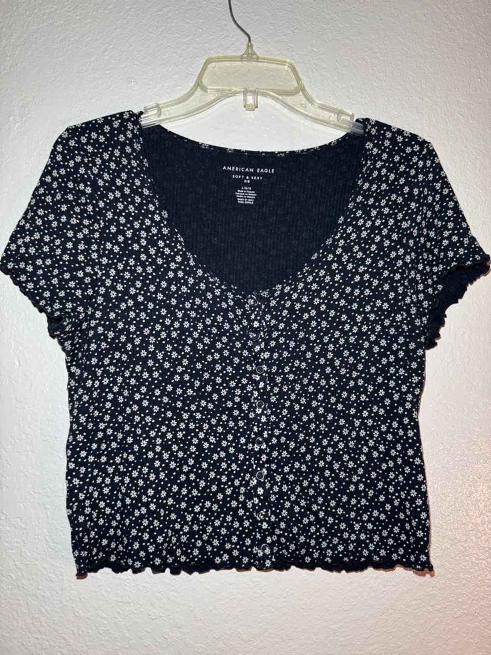 American Eagle Outfitters Black Floral Button-Front Crop Top